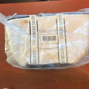 Victoria secret large tote off white new with tag